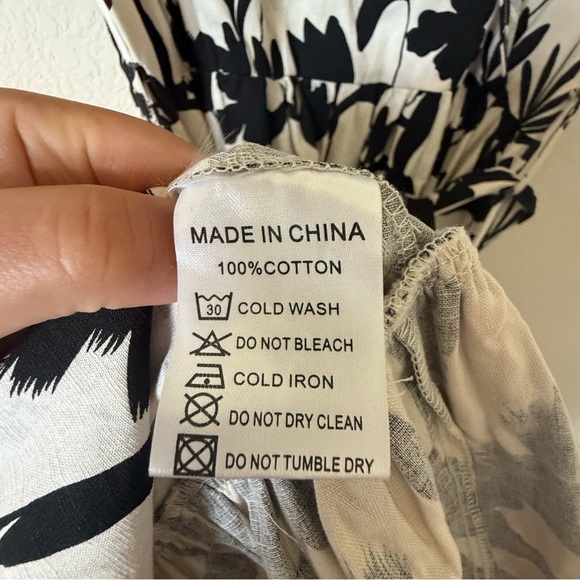 Ivy City Co Mila Maxi Dress Black White Floral Size M Cotton - Picture 7 of 7